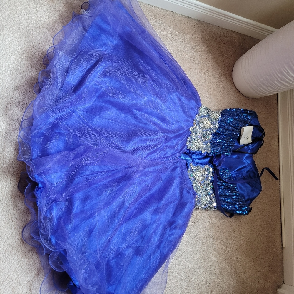 PROM/GRAD DRESS 👗 - Picture 4 of 8